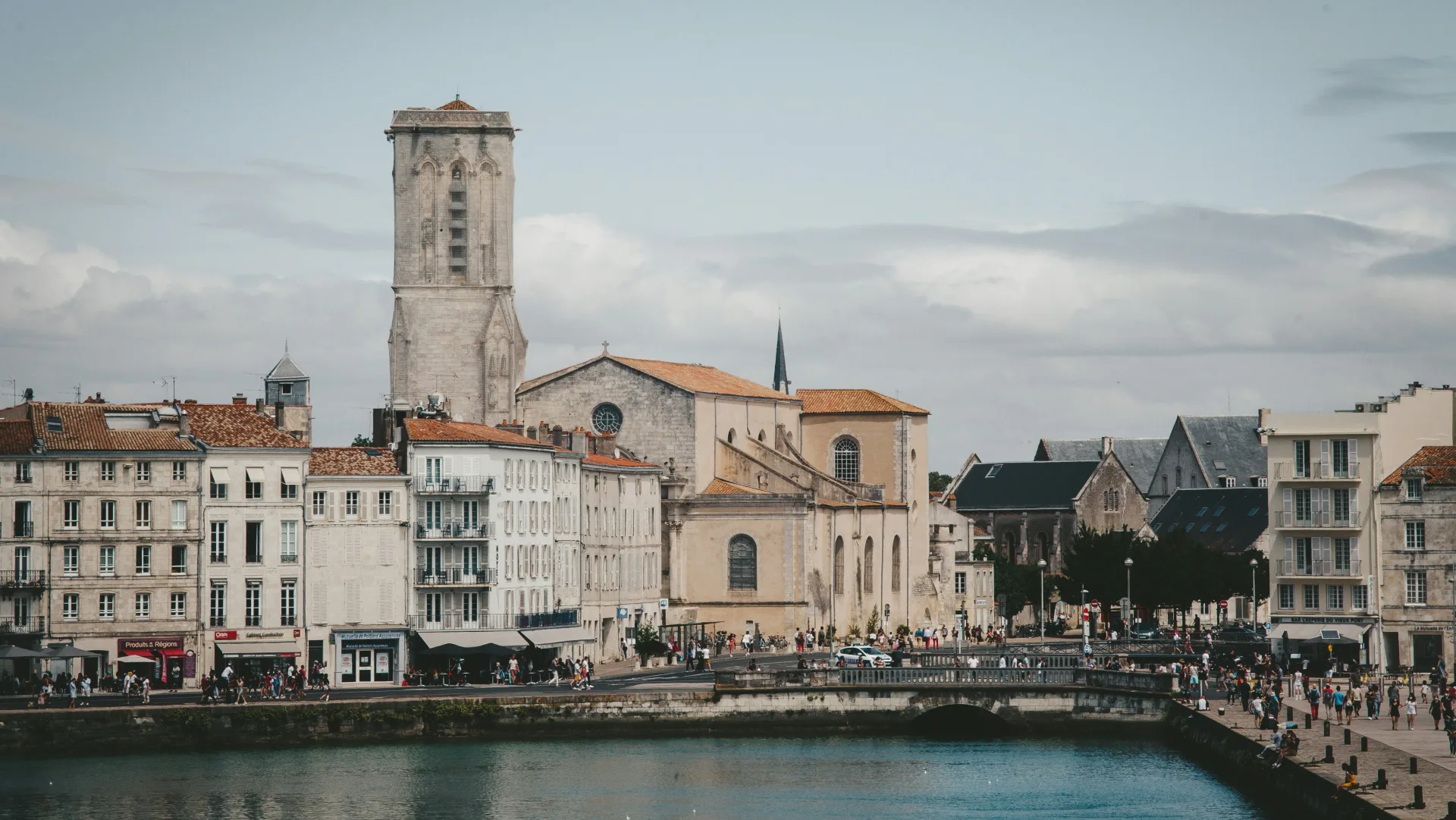 Port de La Rochelle en Charente-Maritime - zone d'intervention RÉSILIENCE POITOU pour le nettoyage après décès en Poitou-Charentes